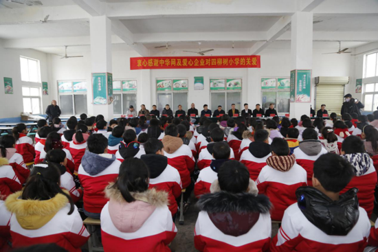 【益路华彩?暖冬行动】河南qm球盟会网站环？萍加邢薰疚 情暖童心