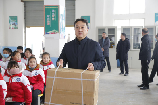 【益路华彩?暖冬行动】河南qm球盟会网站环？萍加邢薰疚 情暖童心