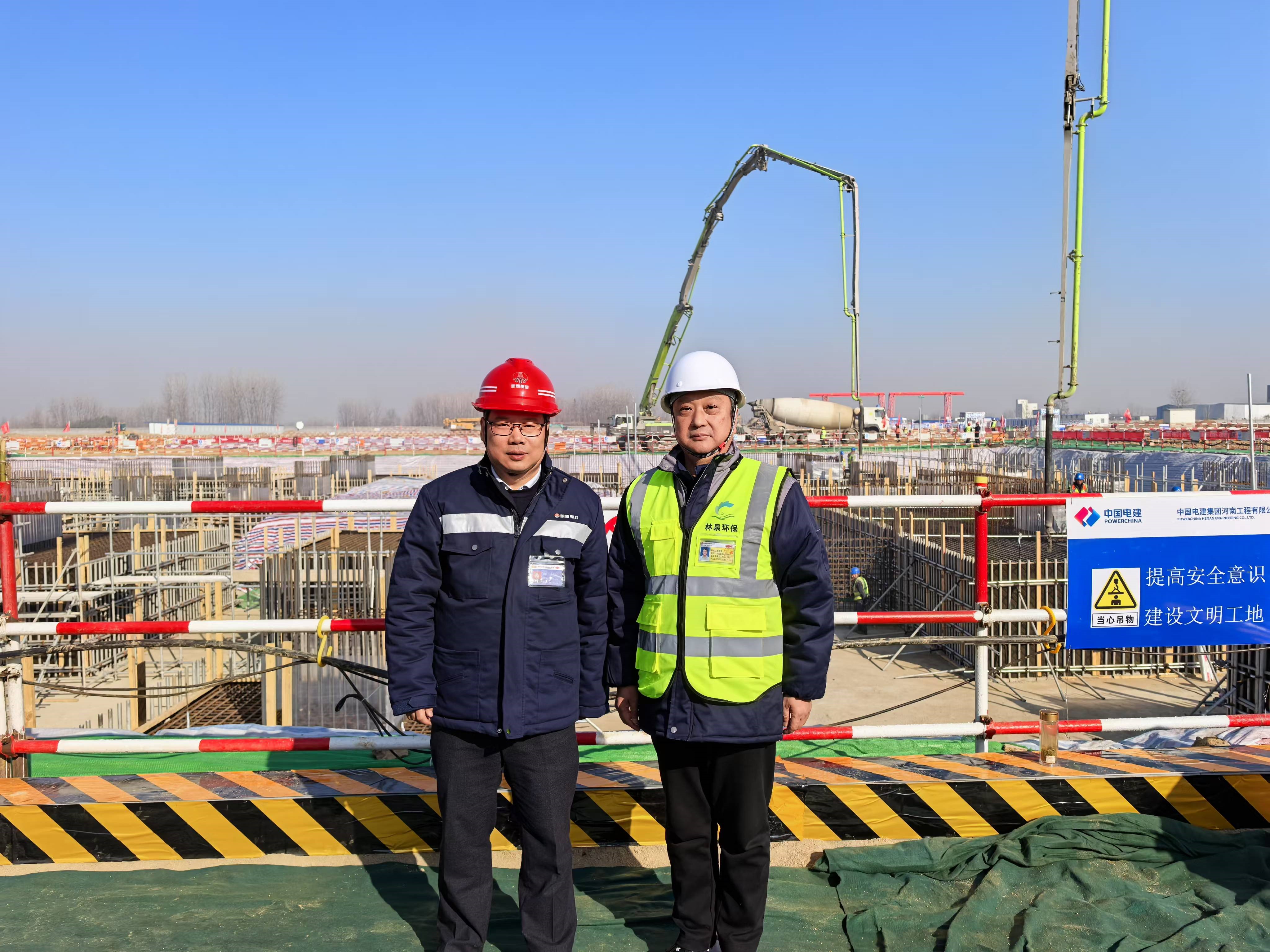 河南qm球盟会网站环？萍加邢薰静渭 陕煤信阳2×1000MW高效超超临界机组工程项目 主厂房浇筑第一罐混凝土仪式